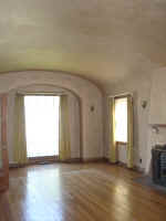 Barrel-vaulted living room (314027 bytes)
