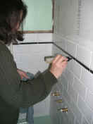 Bernadette sealing the joints (313974 bytes)